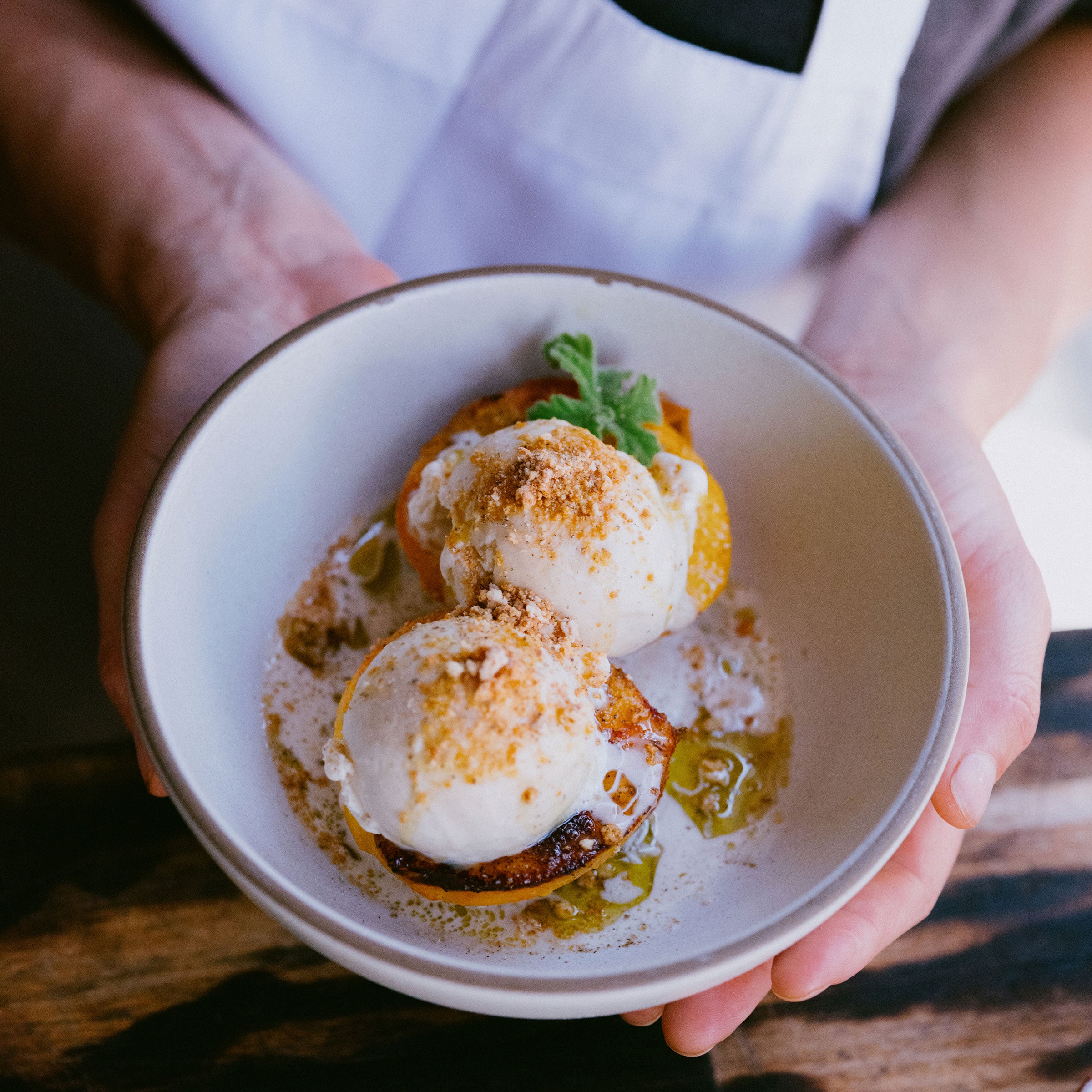 Grilled peaches with peppercorn ice cream & amaretti cookies 